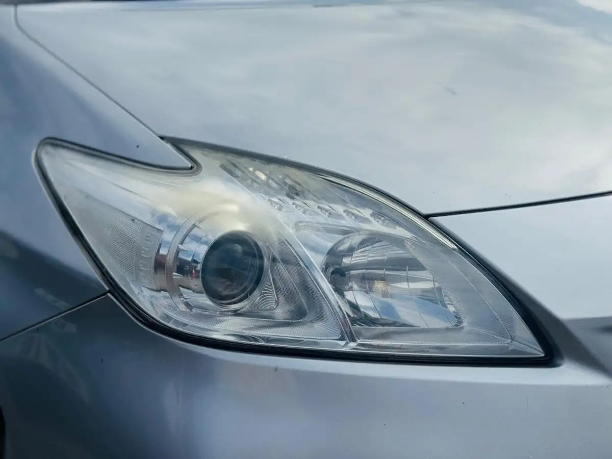 2014-toyota-prius-hybrid-big-9