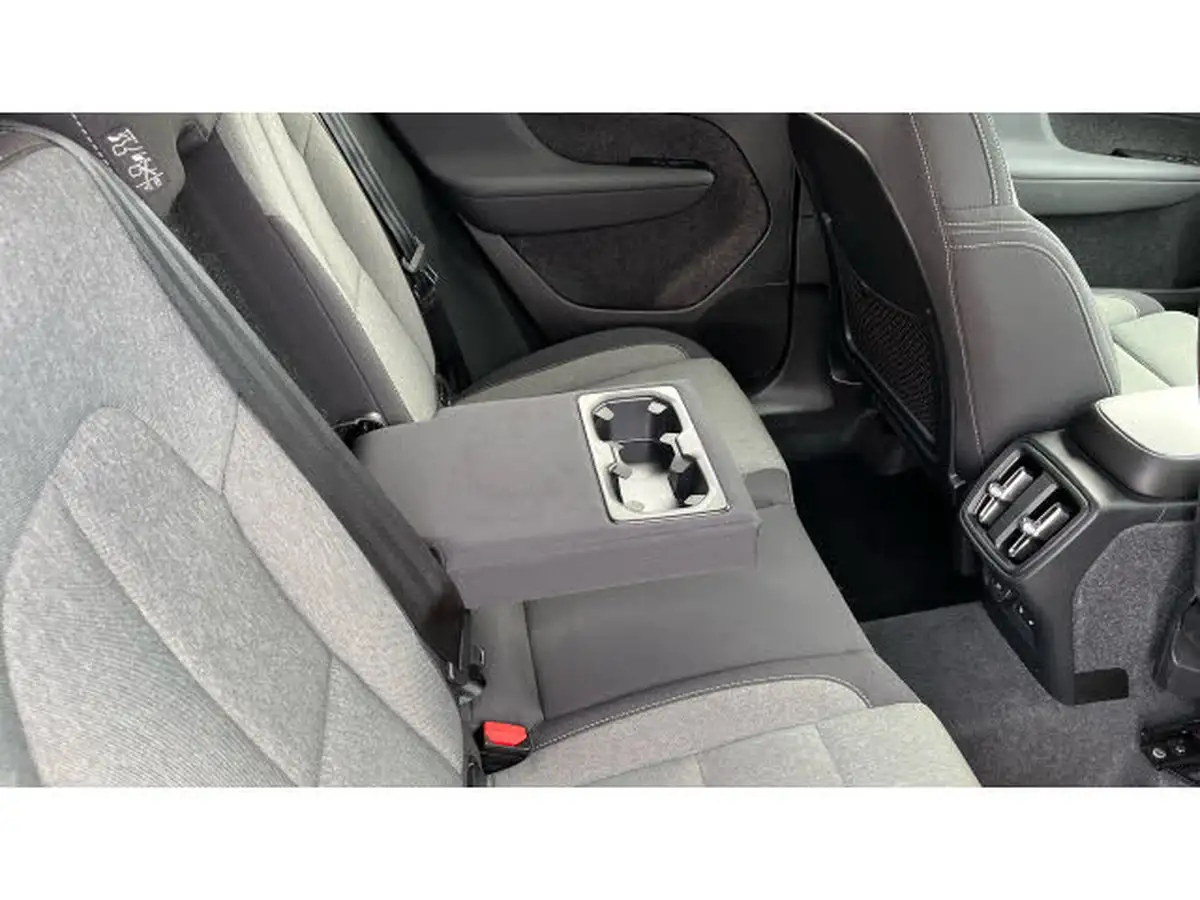 2024-volvo-xc40-20-b3-plus-big-25