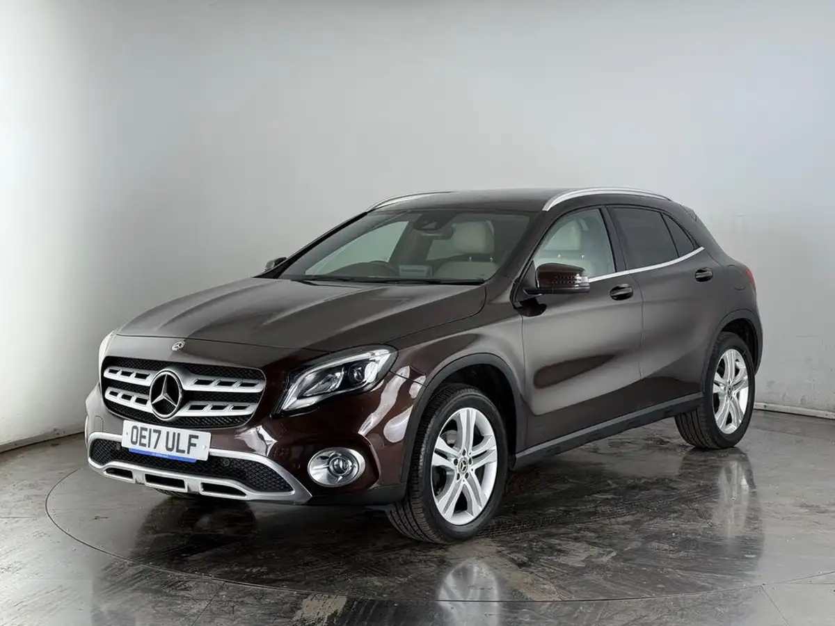 2017-mercedes-benz-gla-class-21d-gla-200d-sport-premiumss-7g-dct-big-3