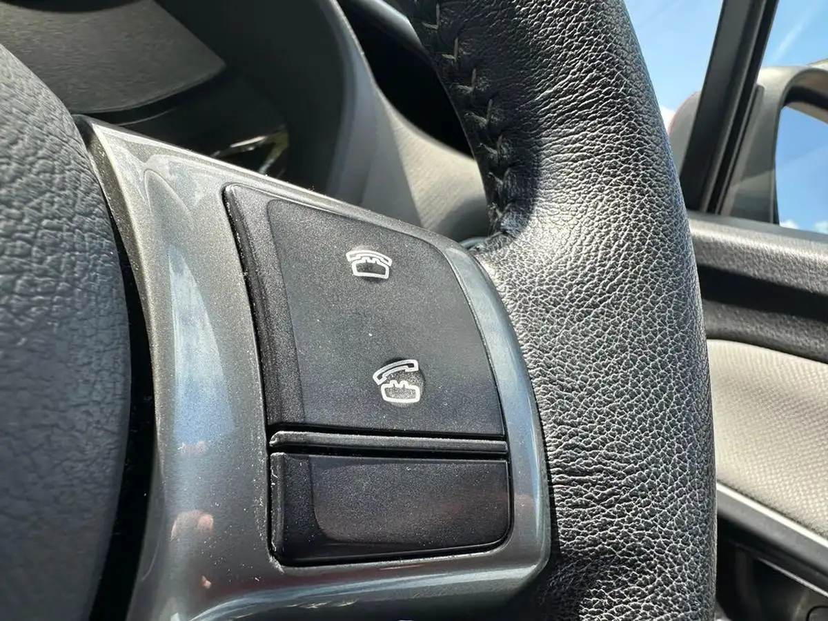 2015-toyota-yaris-15-vvt-i-icon-hybrid-big-13