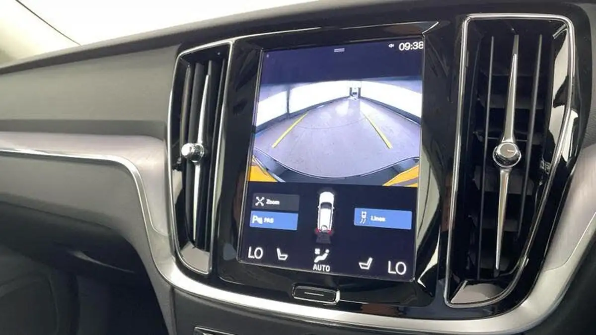 2022-volvo-v60-20-b3-momentum-161bhp-big-19