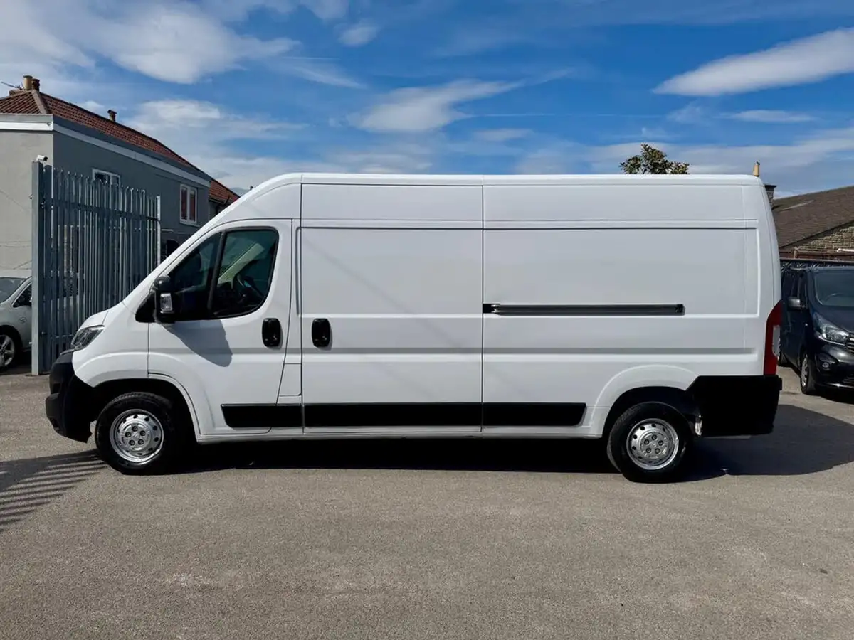 2022-citroen-relay-22bluehdi-35-l3h2-enterprise-panel-big-5