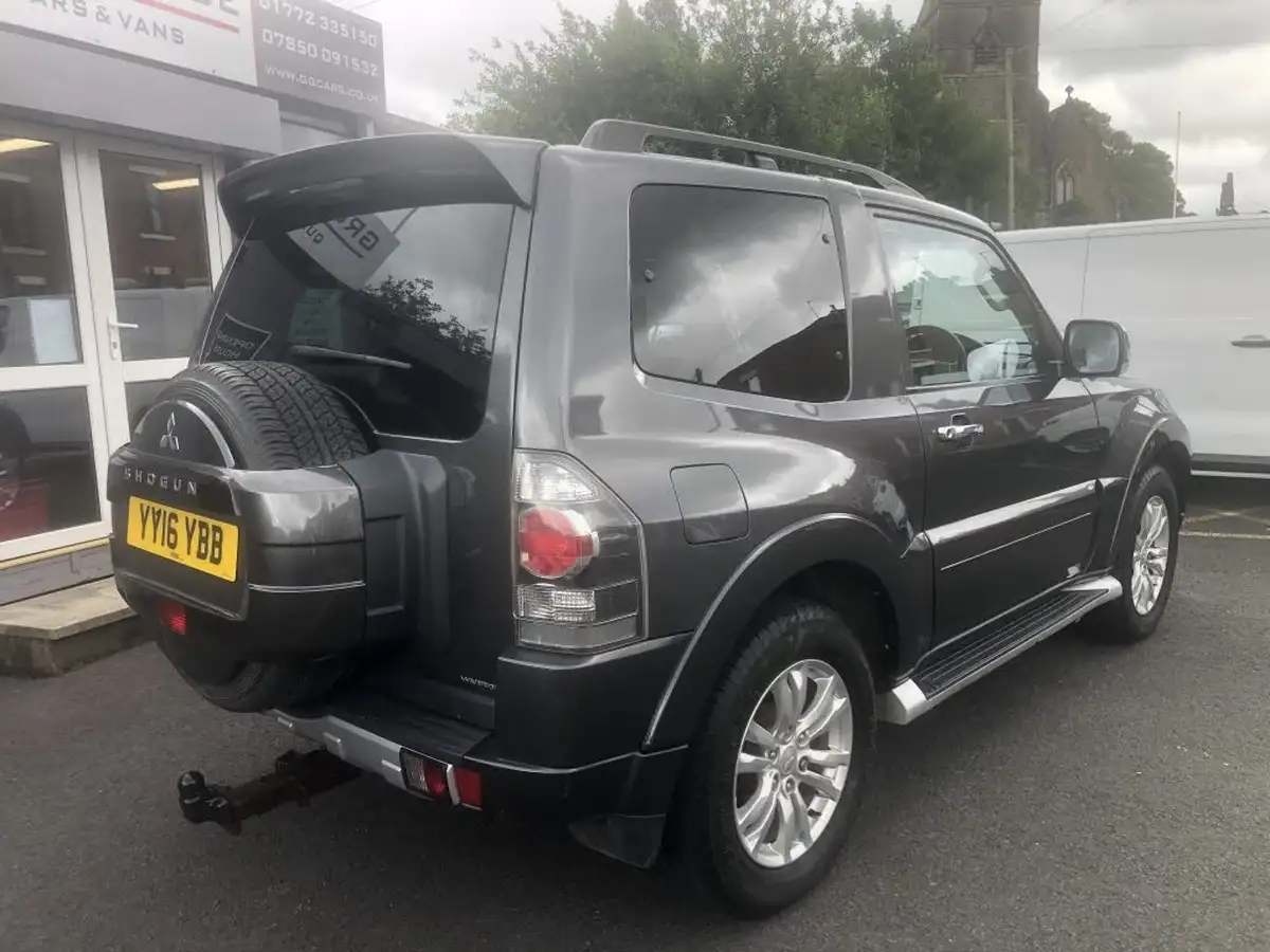 2016-mitsubishi-shogun-32td-warrior-32-di-dc-187bhpeu6-4x4-swb-window-van-auto-big-7