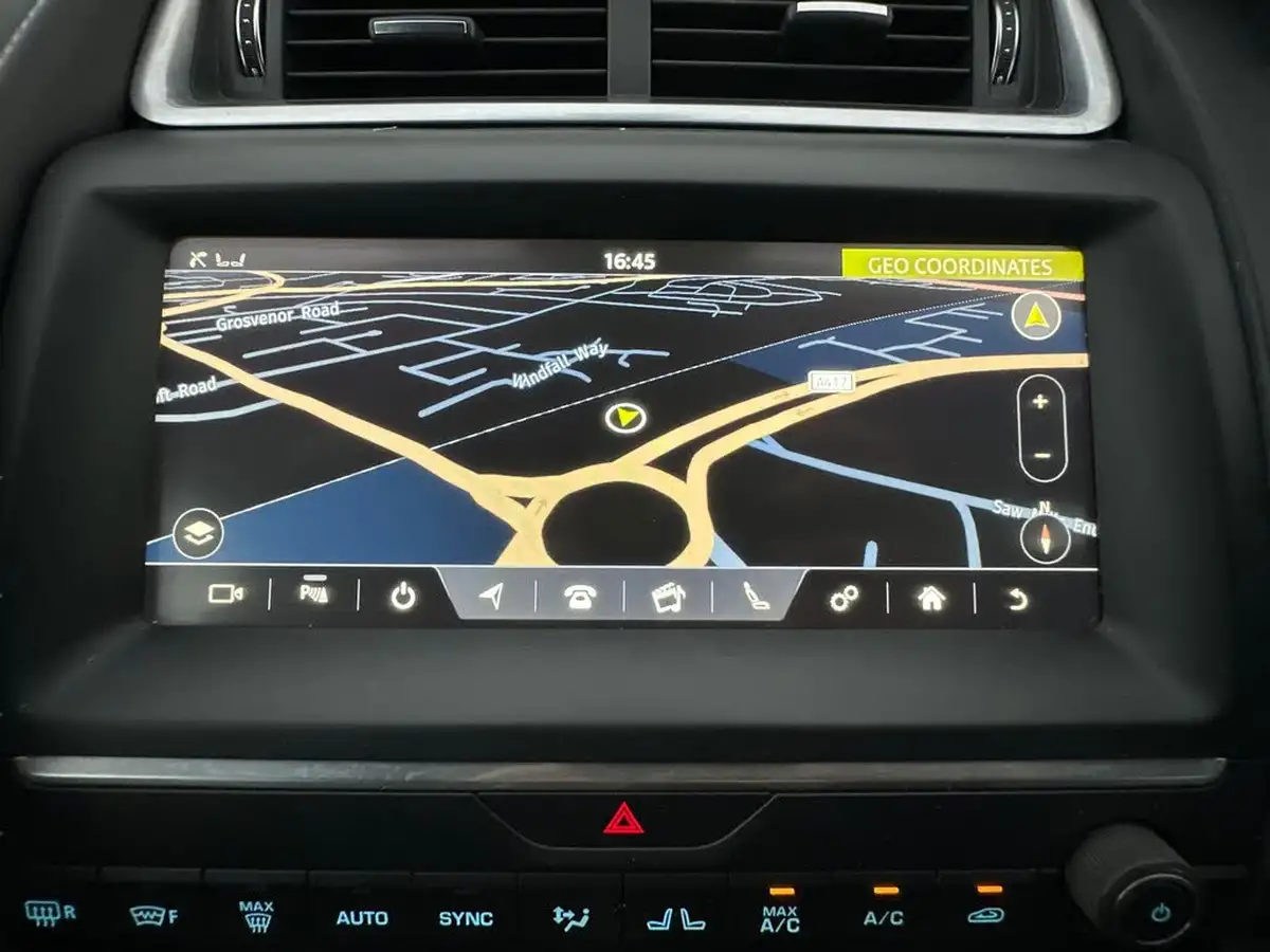 2020-jaguar-e-pace-20-i4d-r-dynamic-s-150ps-awd-big-7
