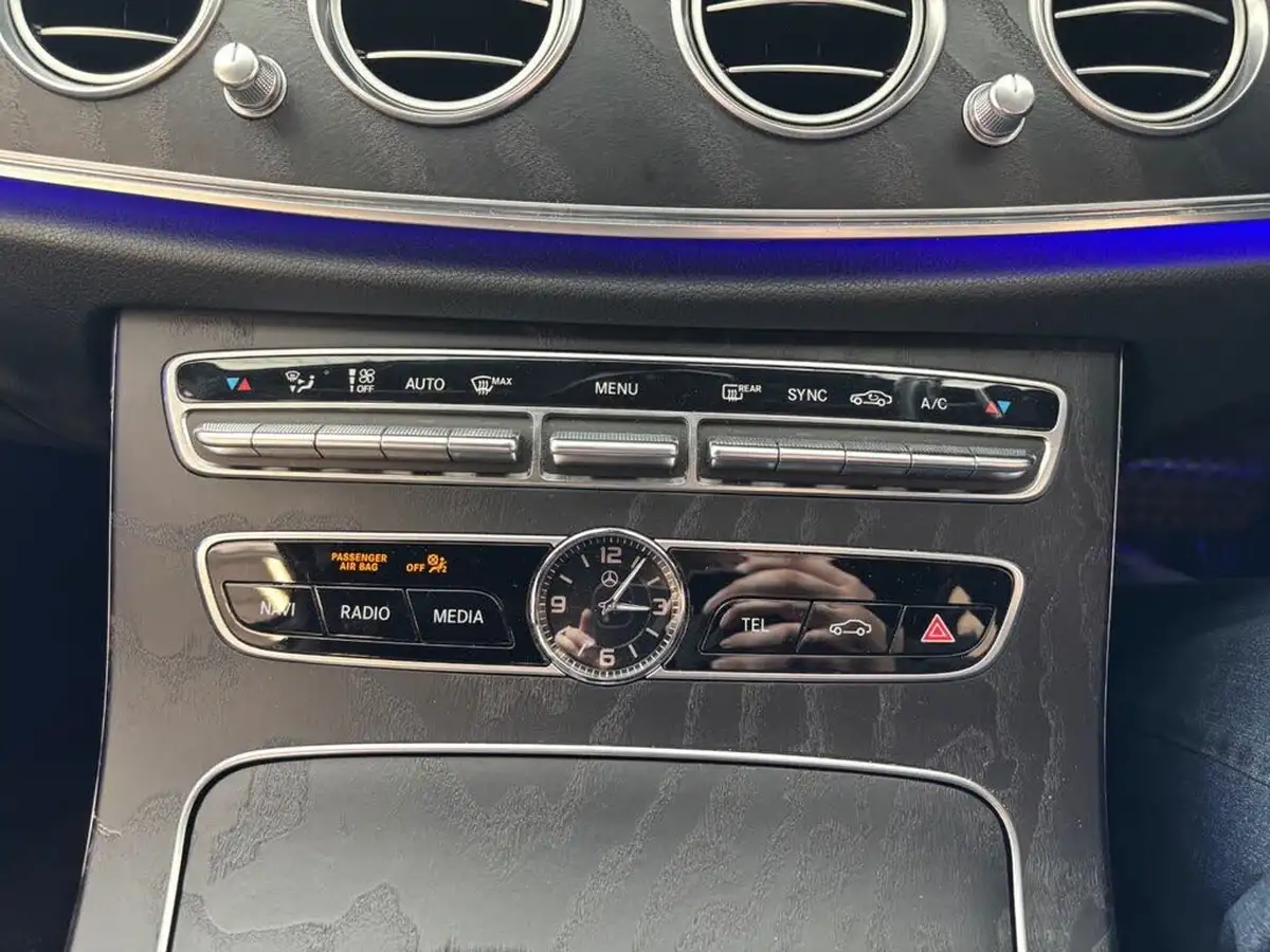 2018-mercedes-benz-e-class-20-e200-amg-line-ss-saloon-4d-big-15