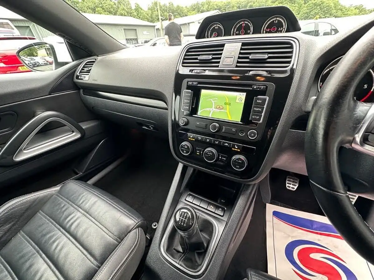 2015-volkswagen-scirocco-20tdi-r-line-184ps-big-18