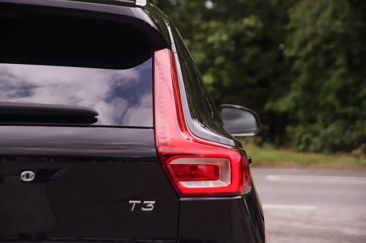 2020-volvo-xc40-15-t3-r-design-geartronic-big-38