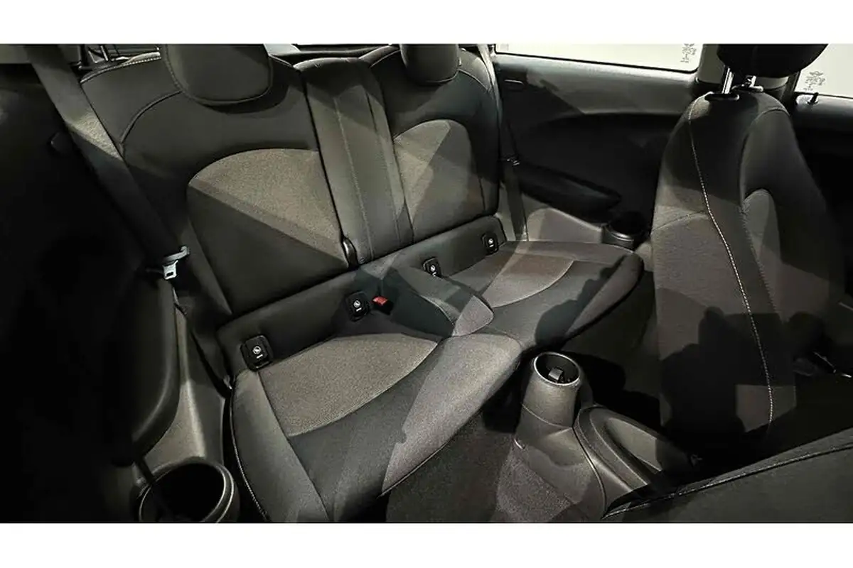 2019-mini-cooper-15-cooper-classic-hatchback-3d-big-23