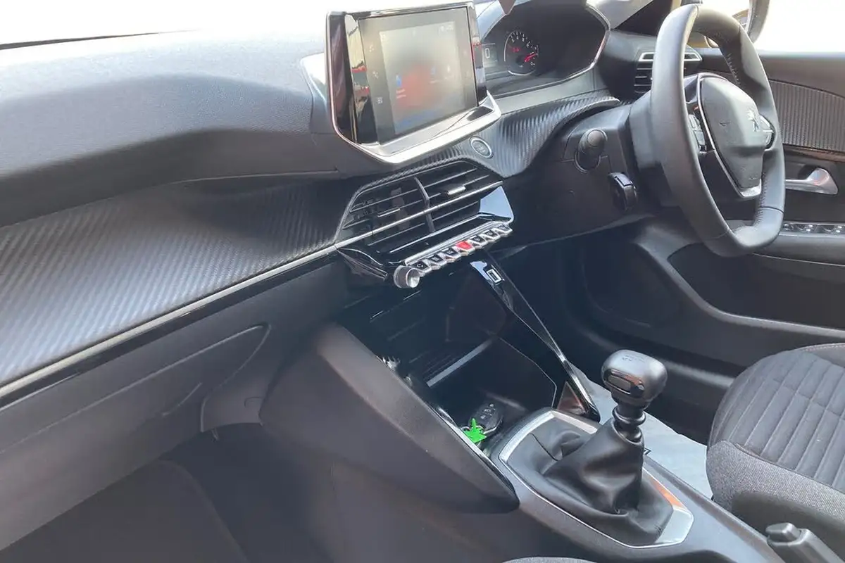 2023-peugeot-208-12-puretech-active-premium-100ps-big-14