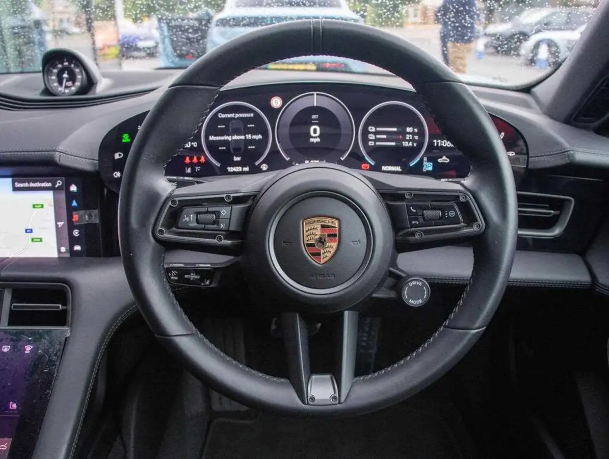 2024-porsche-taycan-e-4-cross-turismo-435ps-big-11