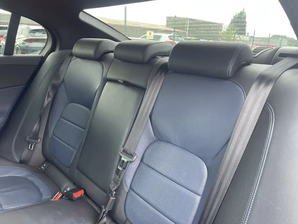 2018-jaguar-xe-20i-r-sport-250ps-1997cc-big-12
