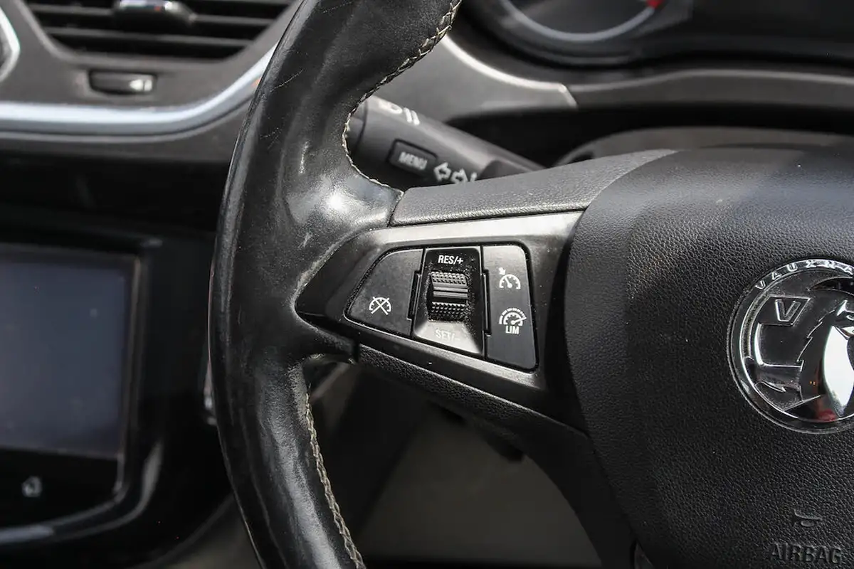 2015-vauxhall-corsa-14-excite-ac-90ps-ecoflex-5d-1398cc-big-27
