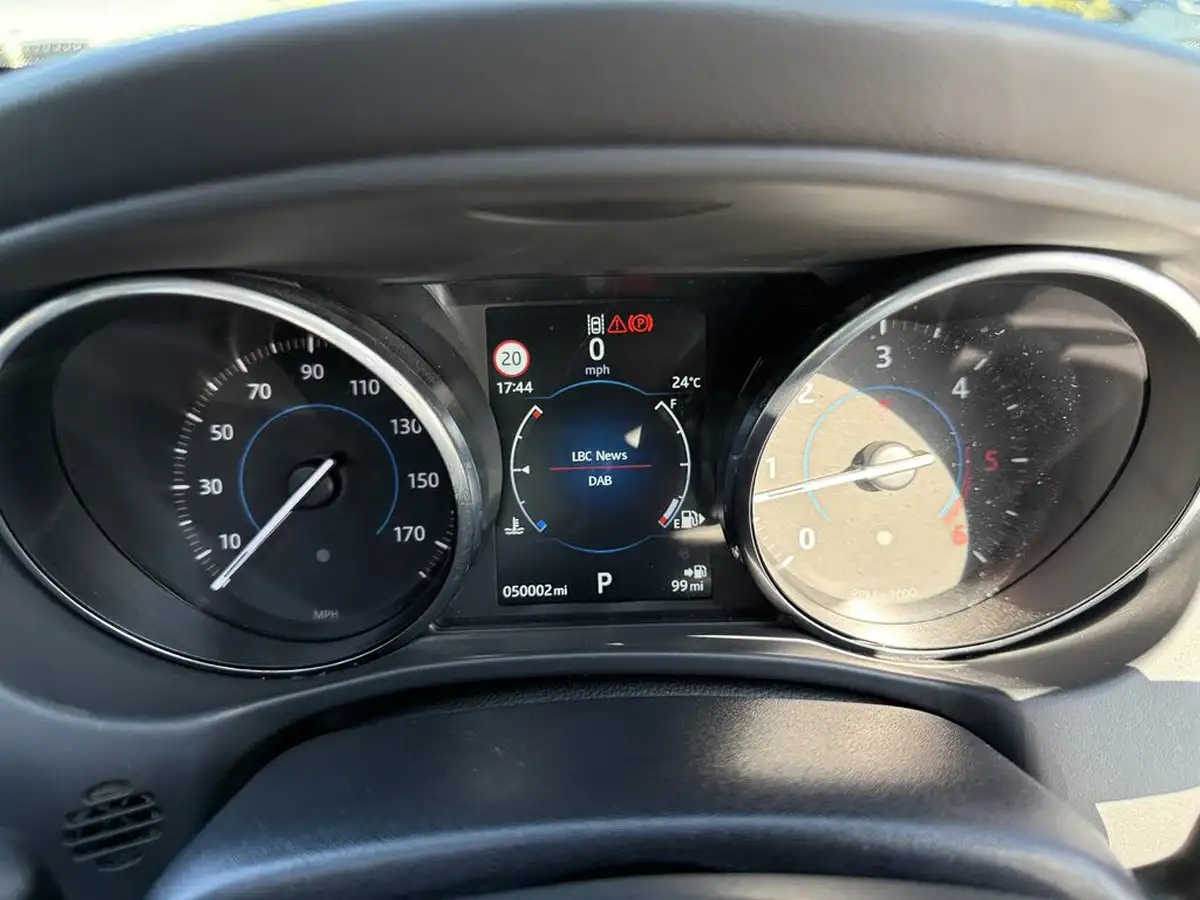 2017-jaguar-xe-20d-portfolio-180ps-awd-1999cc-auto-big-28