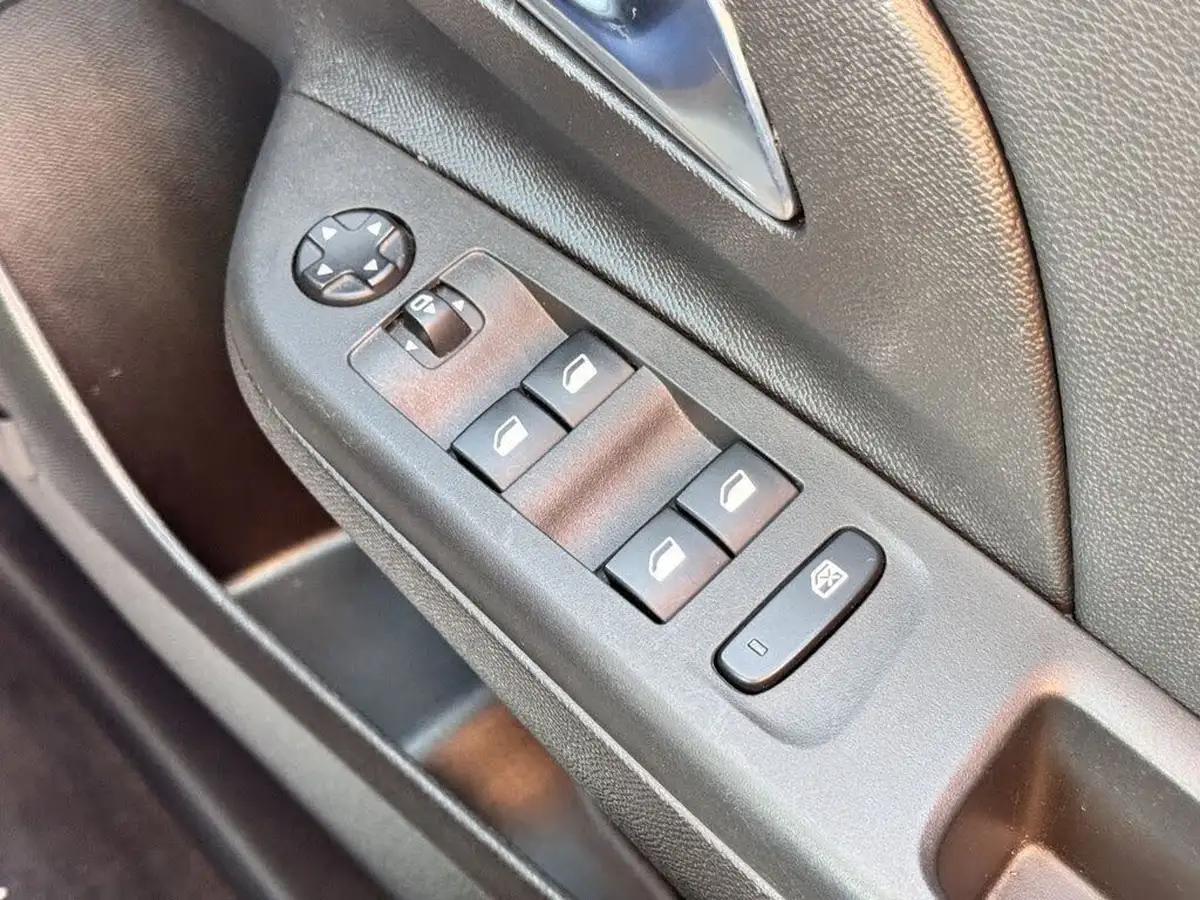 2020-vauxhall-corsa-12-turbo-elite-nav-premium-auto-big-59