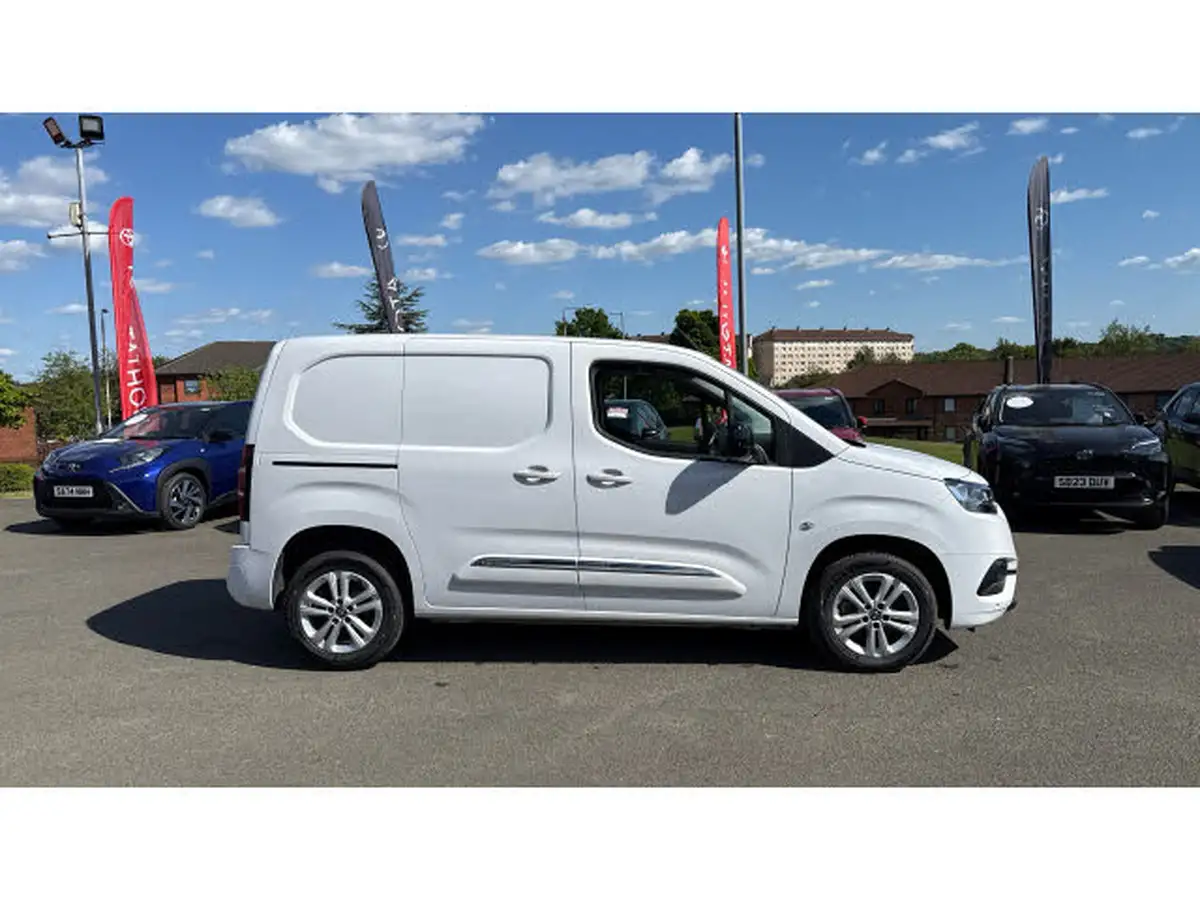 2023-toyota-proace-city-15d-design-100hpeu6d-big-15