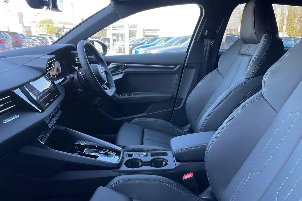 2025-audi-a3-15-40-tfsi-e-black-edition-big-27