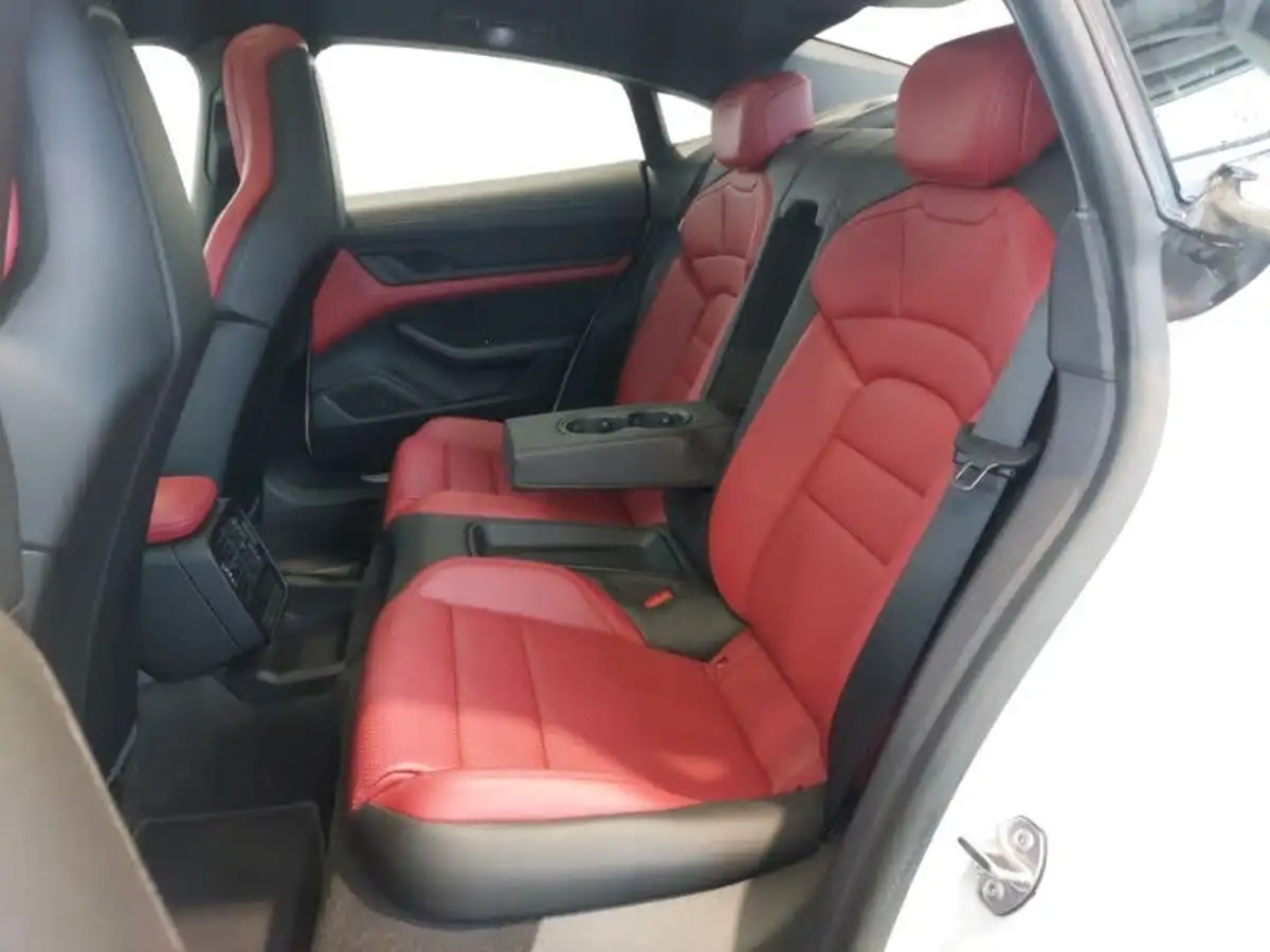 2022-porsche-taycan-e-4s-571ps-performance-battery-plus-big-5