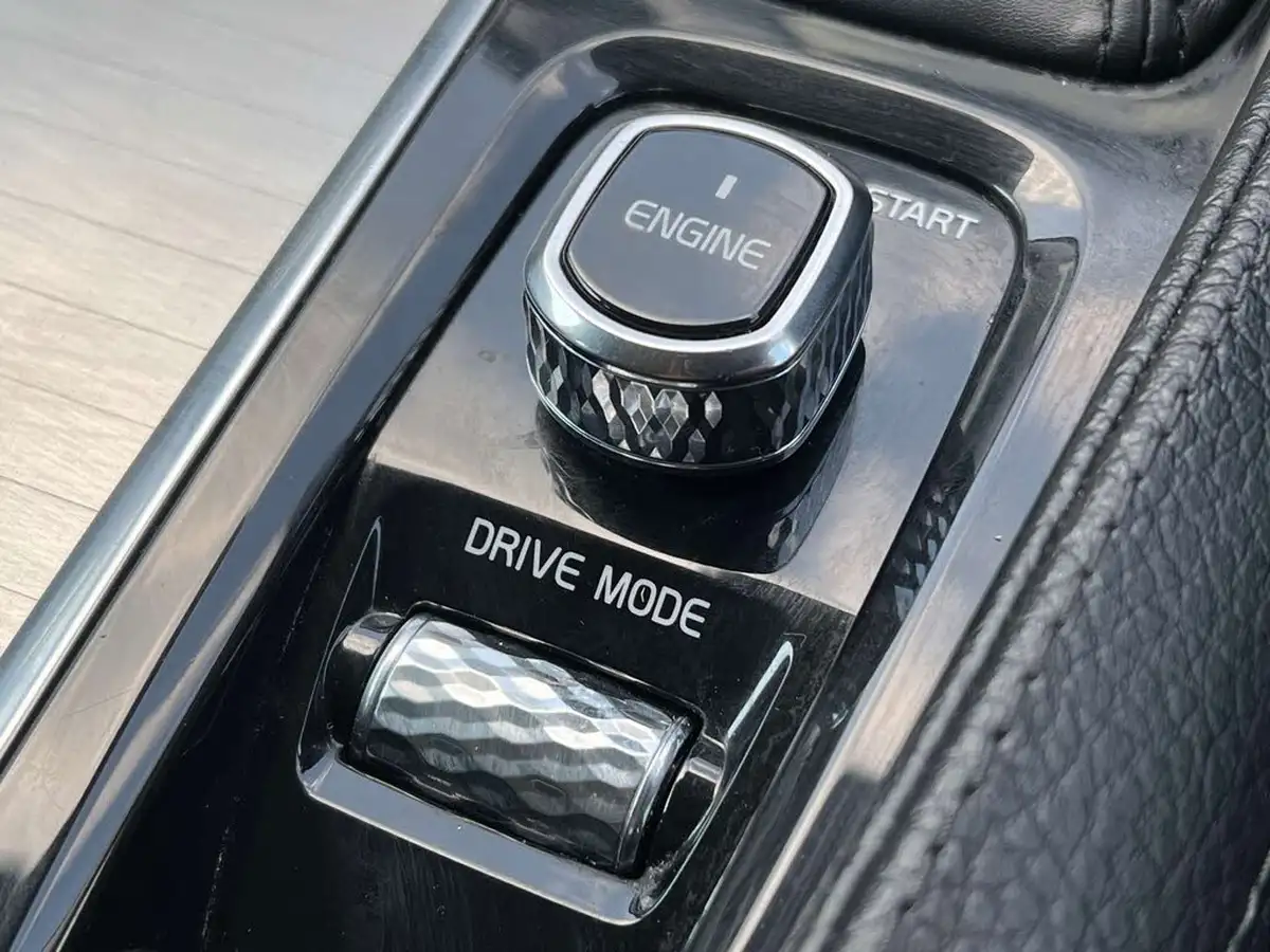 2016-volvo-xc90-20td-d5-momentum-big-36