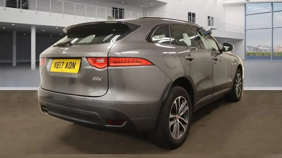 2017-jaguar-f-pace-20-i4d-r-sport-180ps-awd-ss-auto-big-3