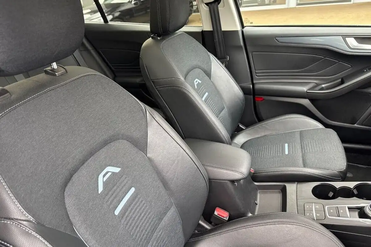 2019-ford-focus-15-active-x-hatchback-auto-big-25