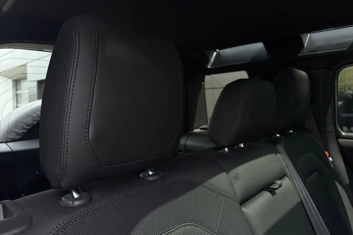 2022-land-rover-110-defender-20-p400e-x-dynamic-hse-big-36