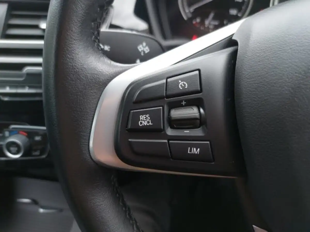 2022-bmw-x1-20td-sdrive18d-xline-big-17