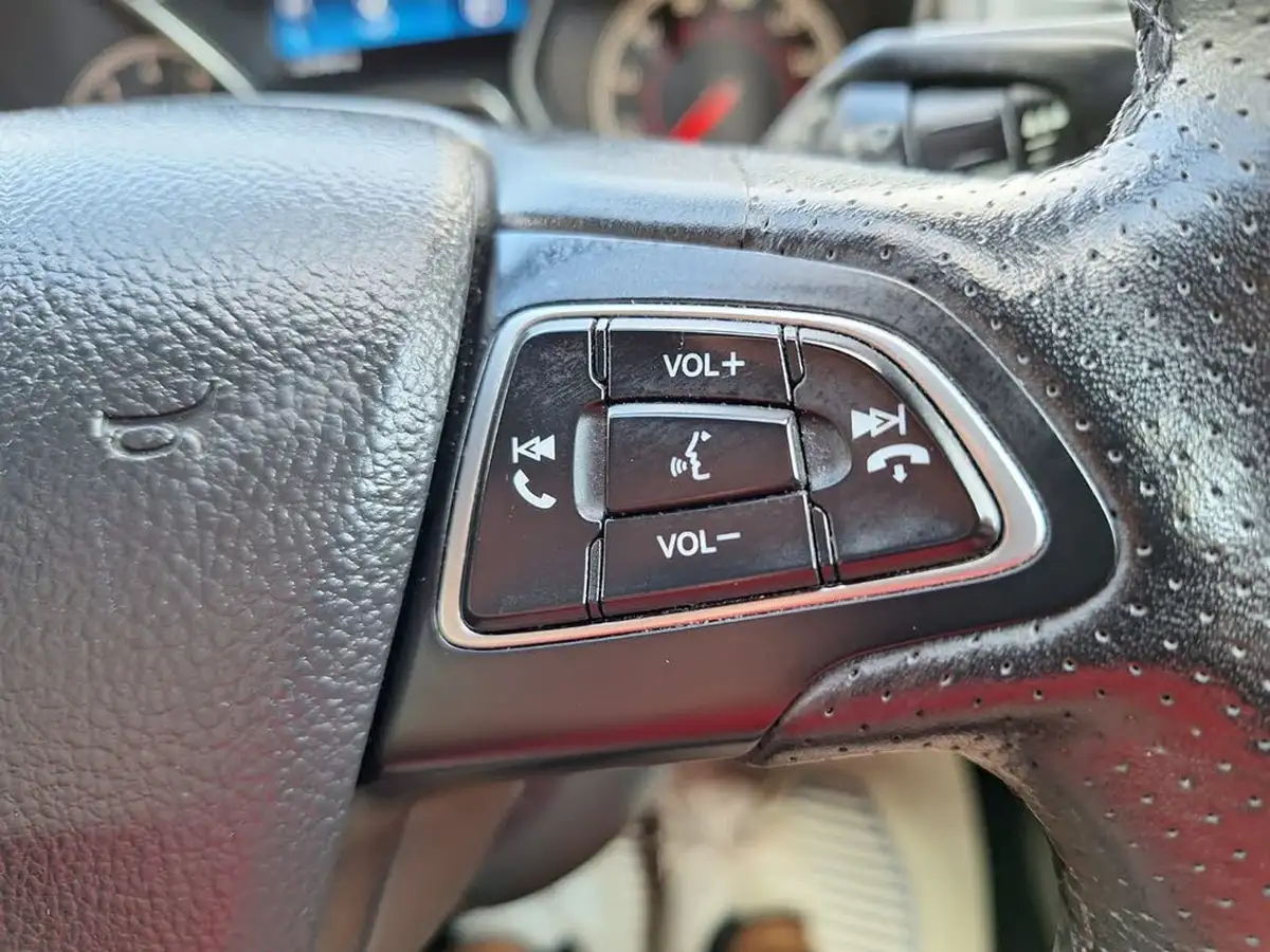 2015-ford-focus-20-st3-t-hatchback-big-45
