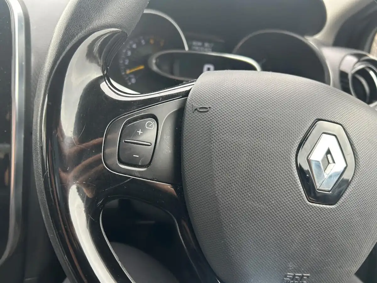 2015-renault-clio-09-tce-dynamique-s-nav-big-12