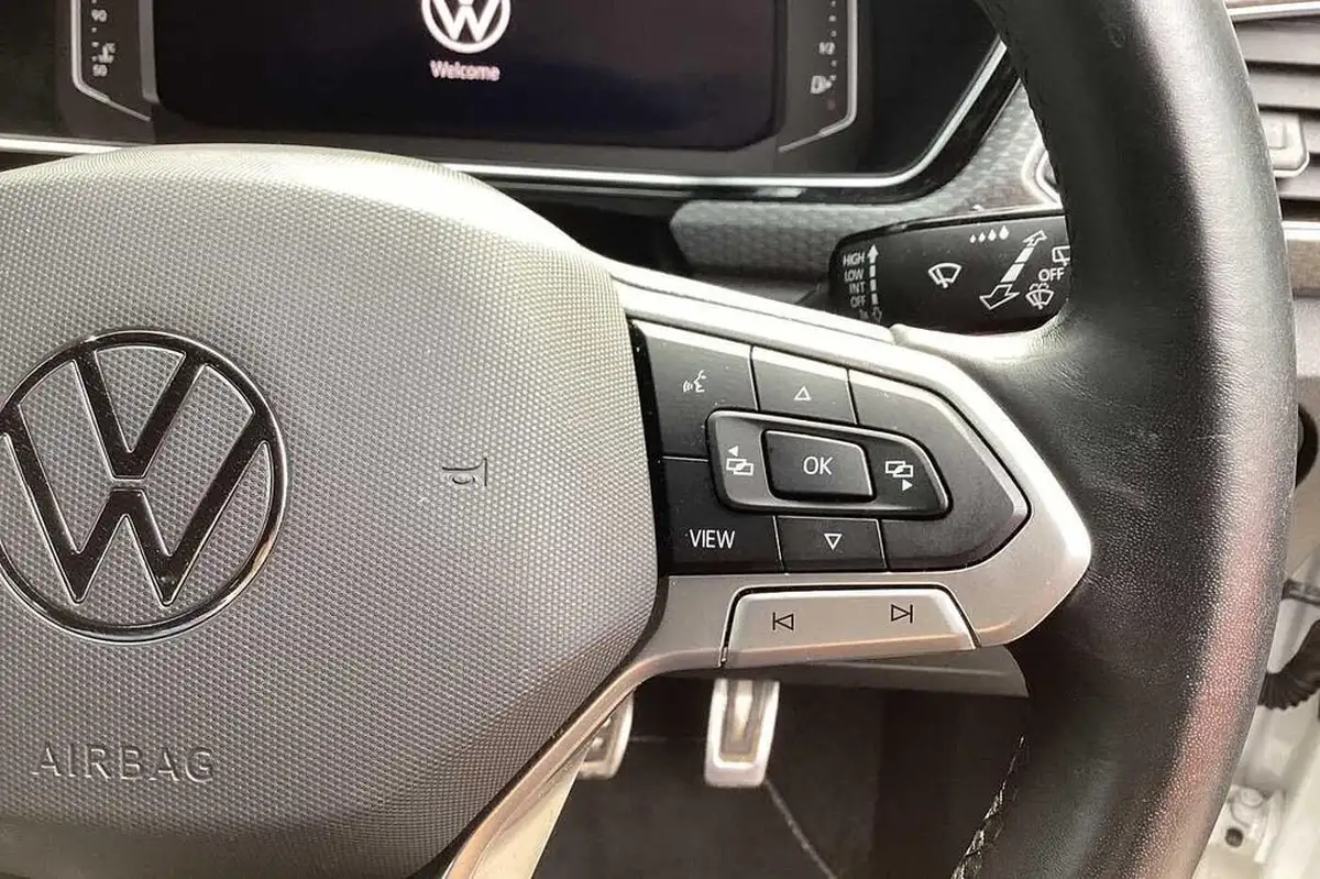 2022-volkswagen-t-cross-10-tsi-r-line-big-16