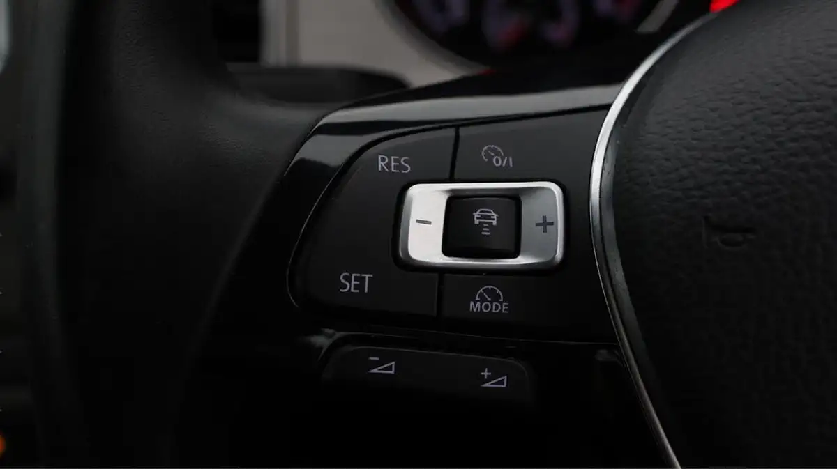 2017-volkswagen-golf-sv-16tdi-se-110ps-bmtss-big-22