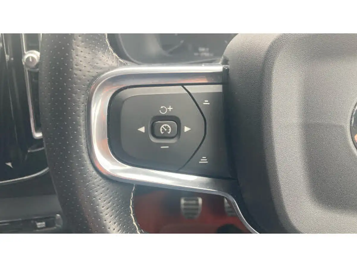 2018-volvo-xc40-15-t3-r-design-pro-big-38
