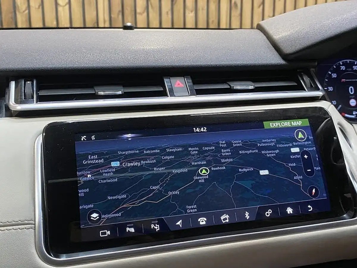 2018-land-rover-range-rover-velar-20-d240-r-dynamic-hse-big-39