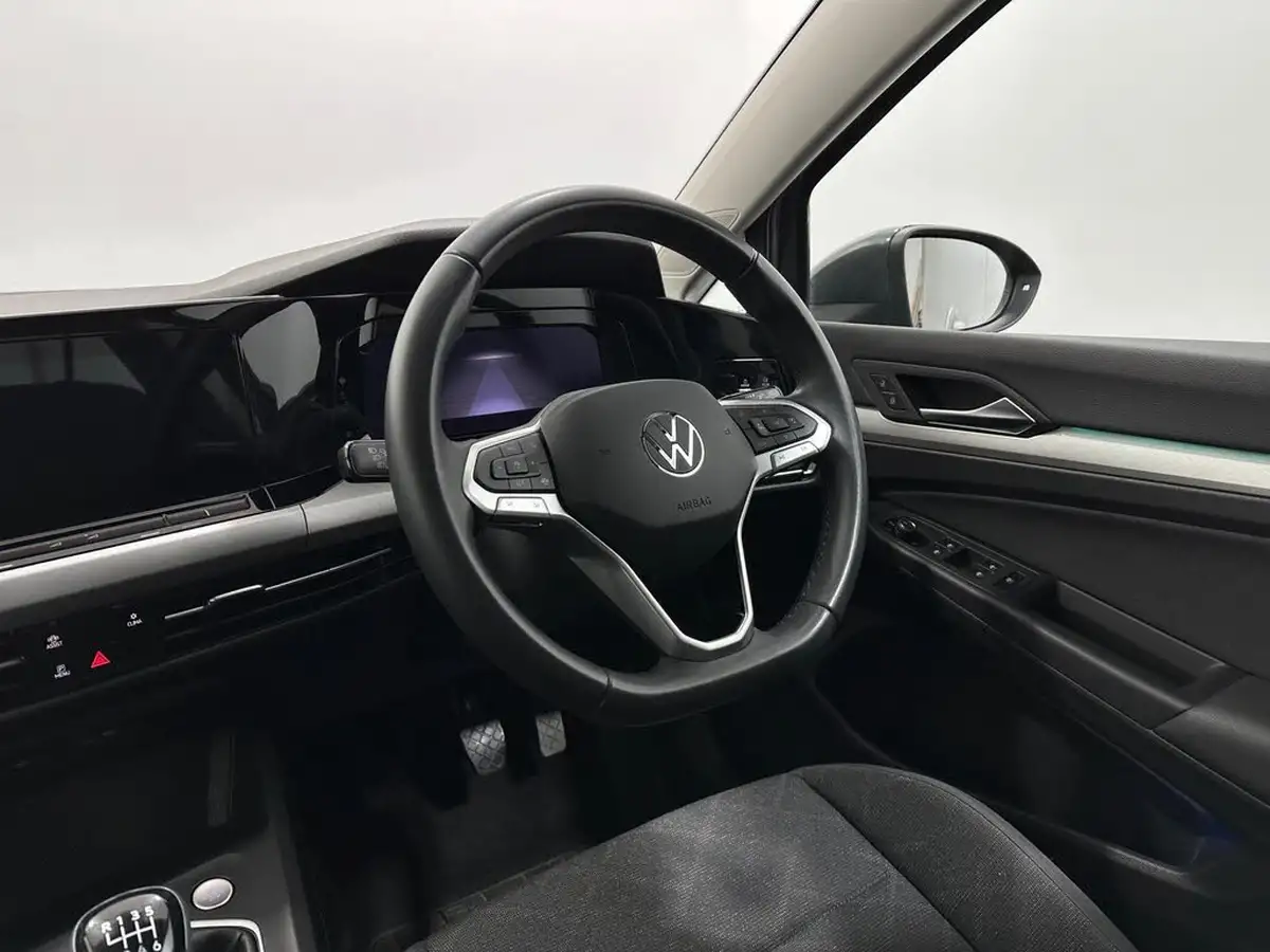 2023-volkswagen-golf-15-tsi-life-150ps-hatchback-big-10