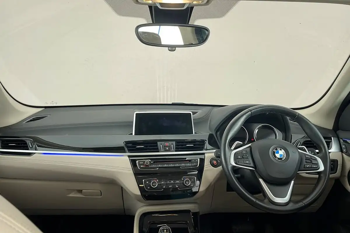2019-bmw-x1-20-sdrive-20i-xline-sdrive-20i-big-7