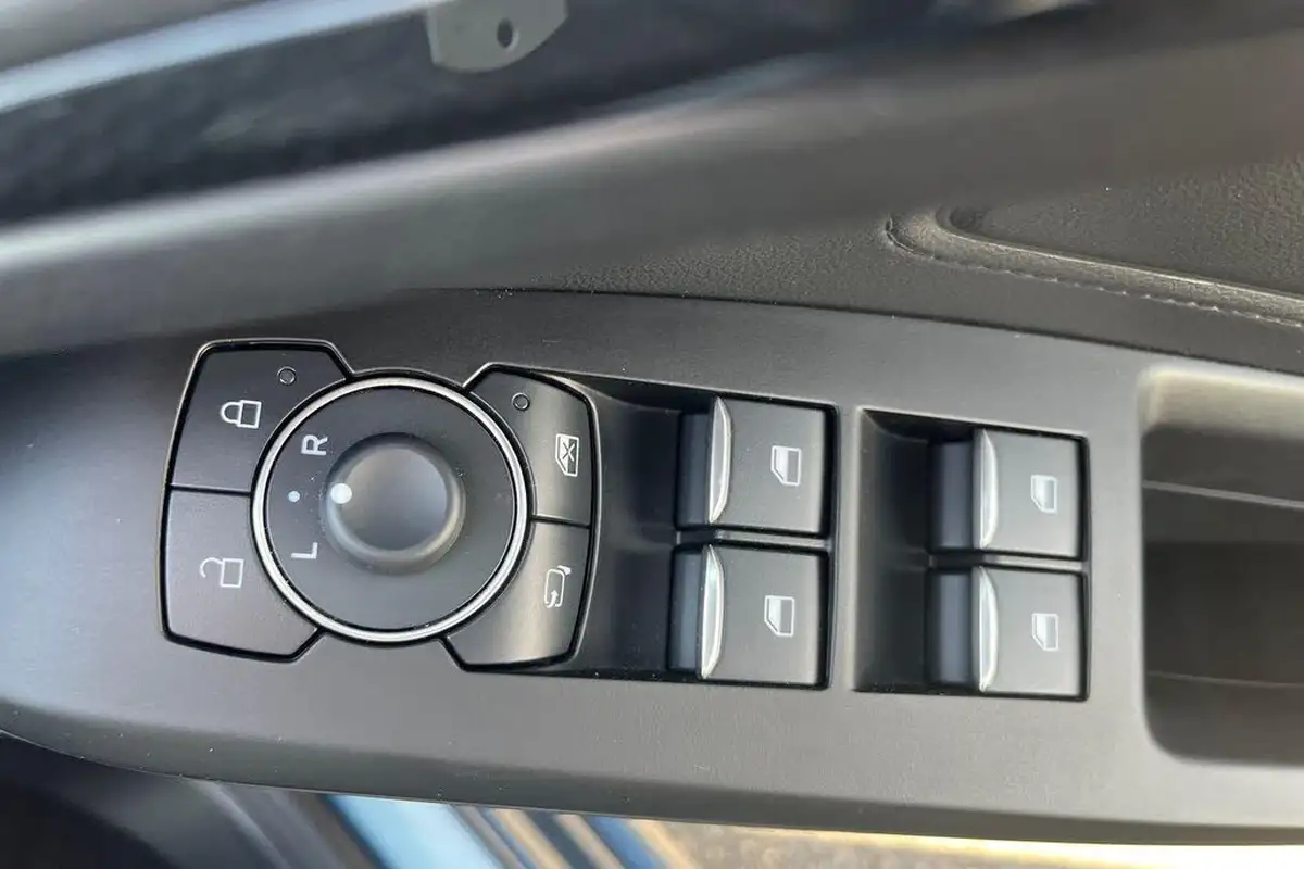 2023-ford-focus-10t-st-line-x-125ps-hybrid-mhev-hatchback-powershift-big-17
