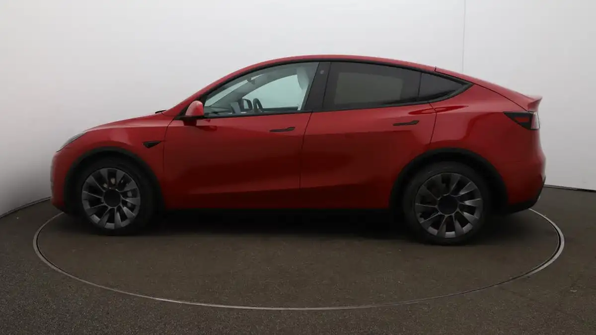 2022-tesla-model-y-e-long-range-big-63