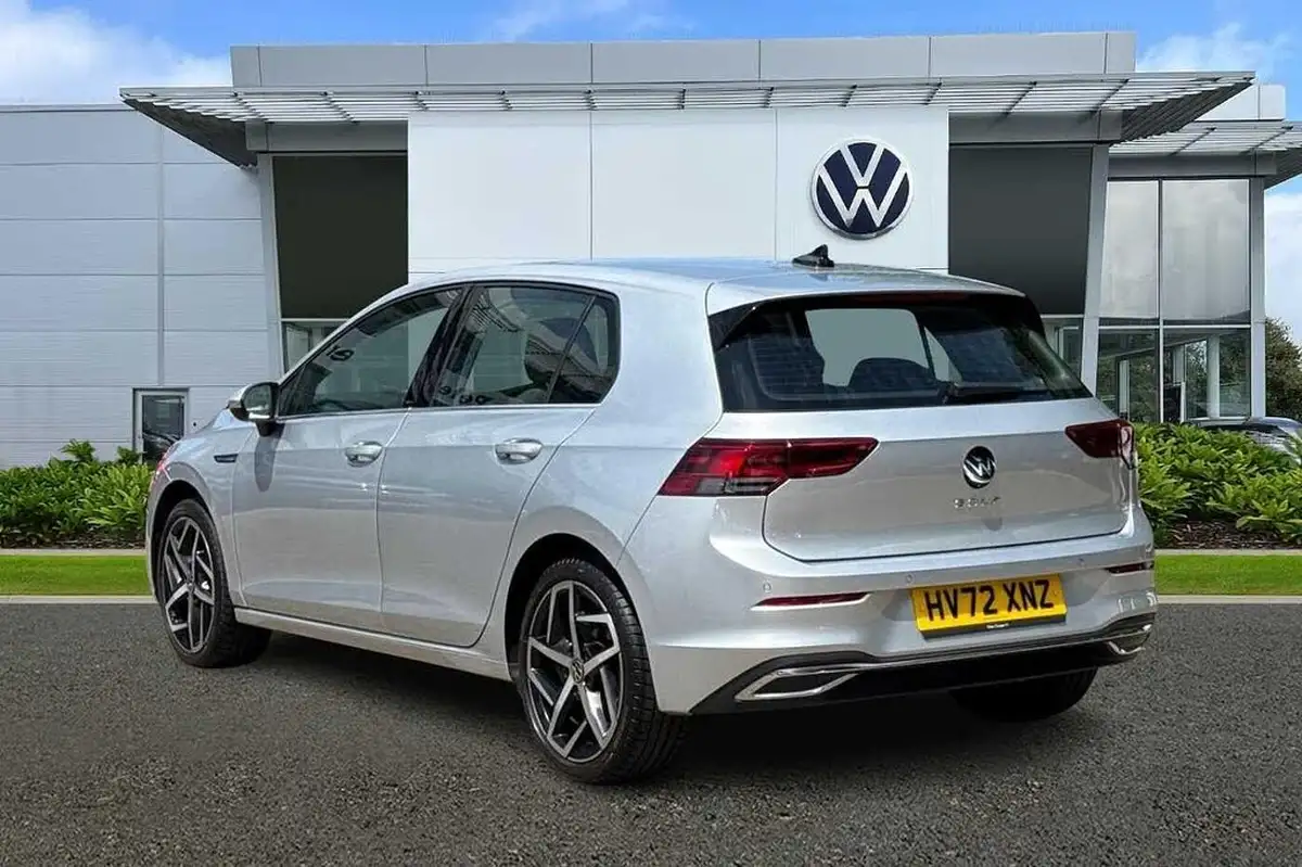 2022-volkswagen-golf-15-tsi-style-150ps-hatchback-big-2