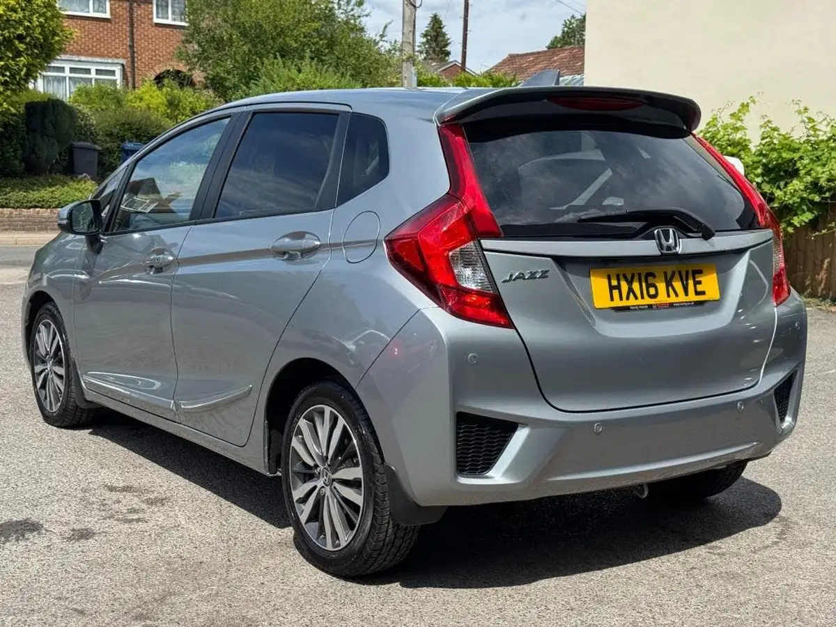 2016-honda-jazz-13-i-vtec-ex-navi-cvt-big-5