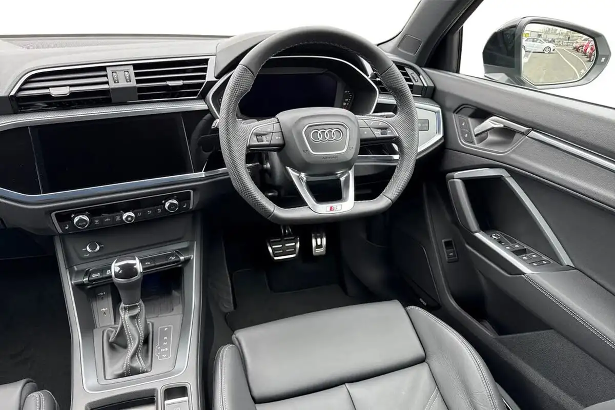 2025-audi-q3-15-35-tfsi-black-edition-station-wagon-s-tronic-big-16