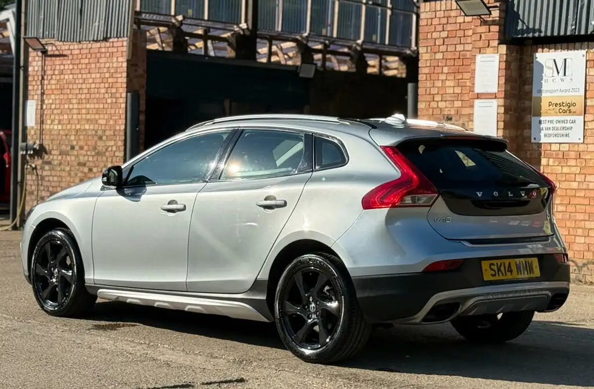 2014-volvo-v40-16td-d2-cross-country-lux-big-6