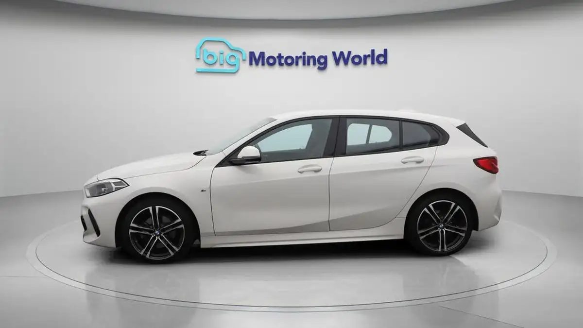 2022-bmw-1-series-15-118i-m-sport-lcp-big-4