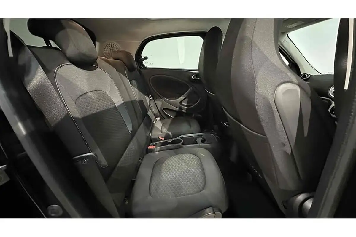 2021-smart-forfour-eq-premium-big-25
