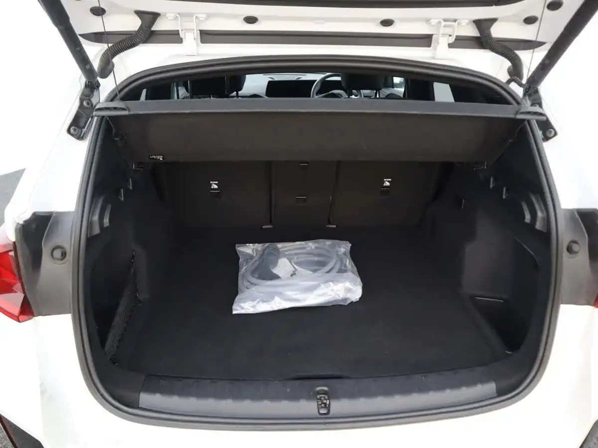 2024-bmw-ix1-e-edrive20-m-sport-big-8