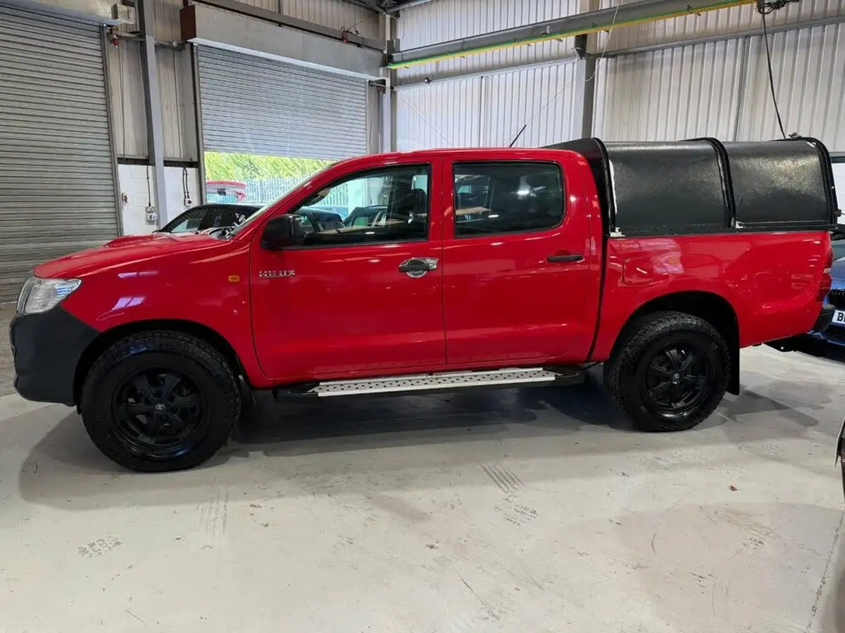 2015-toyota-hi-lux-25td-active-vsc-double-cab-pickup-big-5