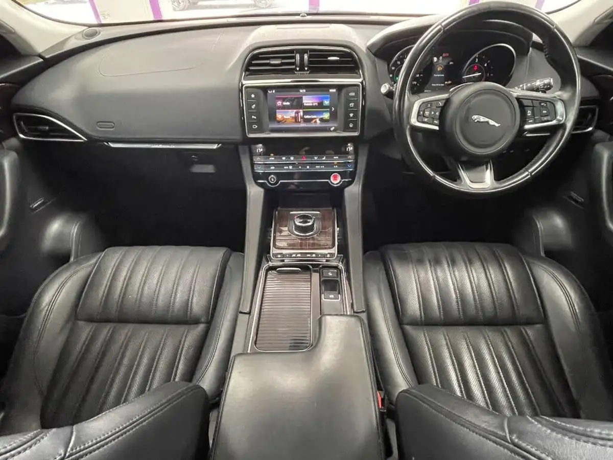 2018-jaguar-f-pace-20-i4d-portfolio-180ps-awd-auto-big-1