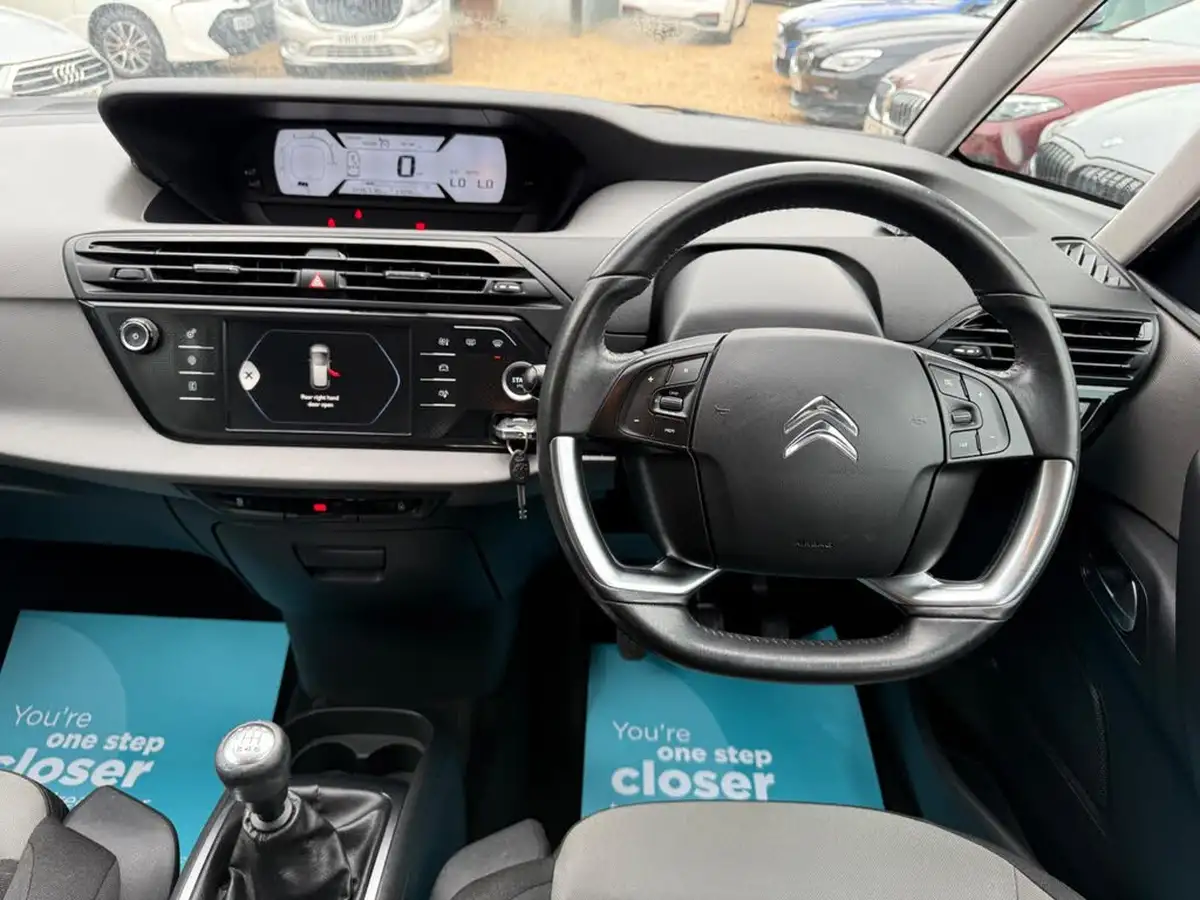 2016-citroen-c4-picasso-16bluehdi-vtr-120ps-big-9