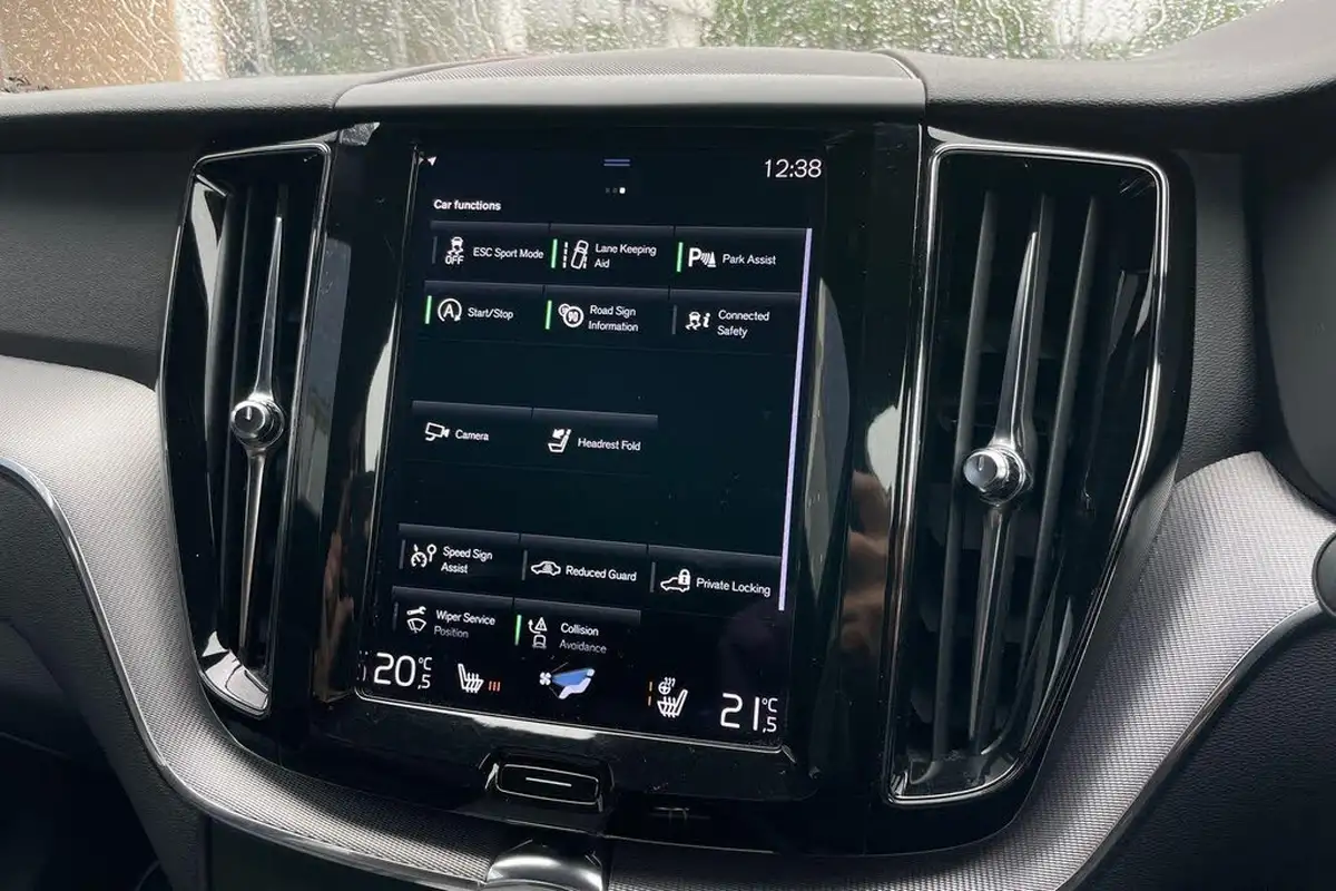 2021-volvo-xc60-20-b5-r-design-big-41