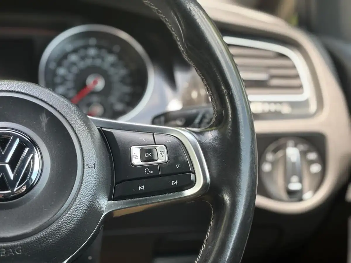 2013-volkswagen-golf-20tdi-gtd-5d-big-38