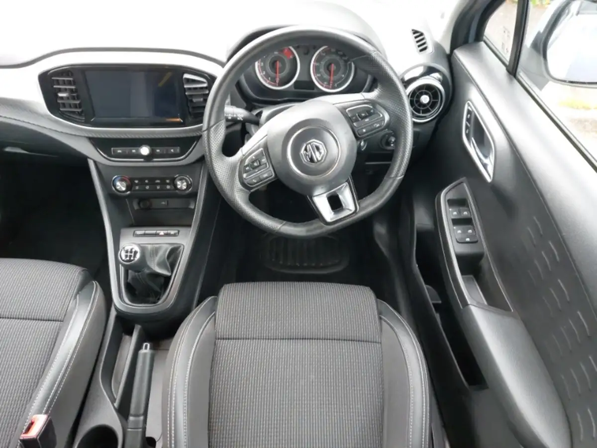 2024-mg-mg3-15-vti-tech-exclusive-nav-big-6