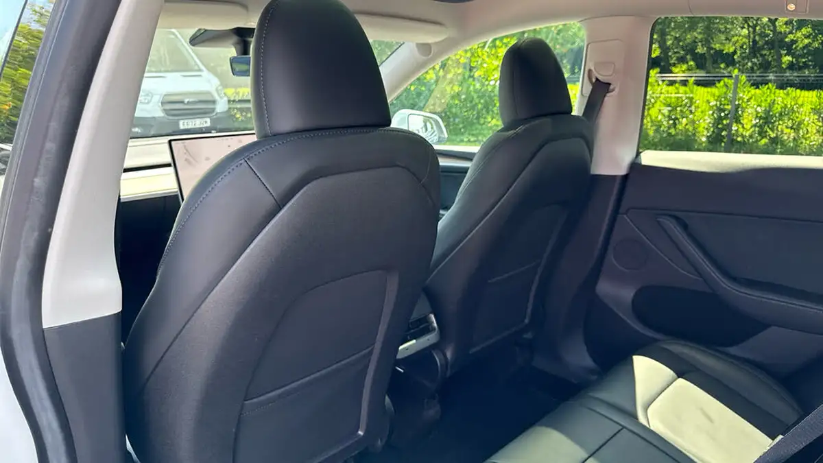 2023-tesla-model-y-e-long-range-big-13